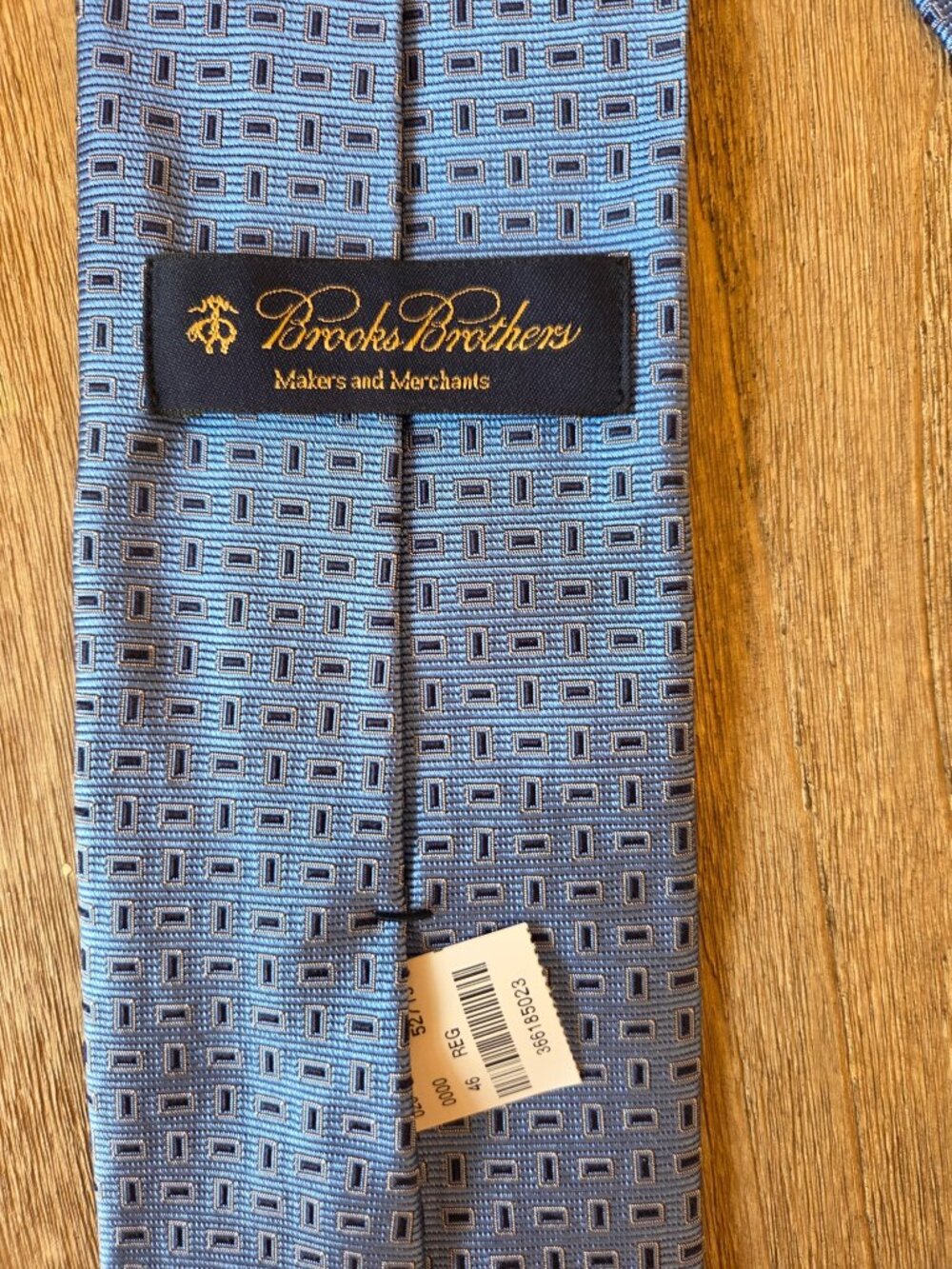 Brooks Brothers Blue Silk Geometric Pattern Tie (3.35")